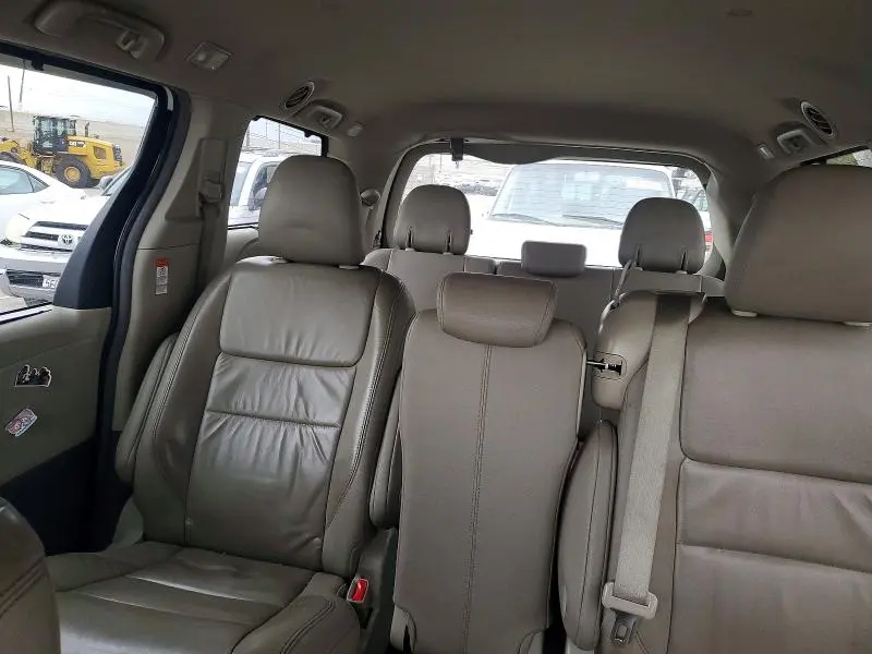 2016 TOYOTA SIENNA XLE  