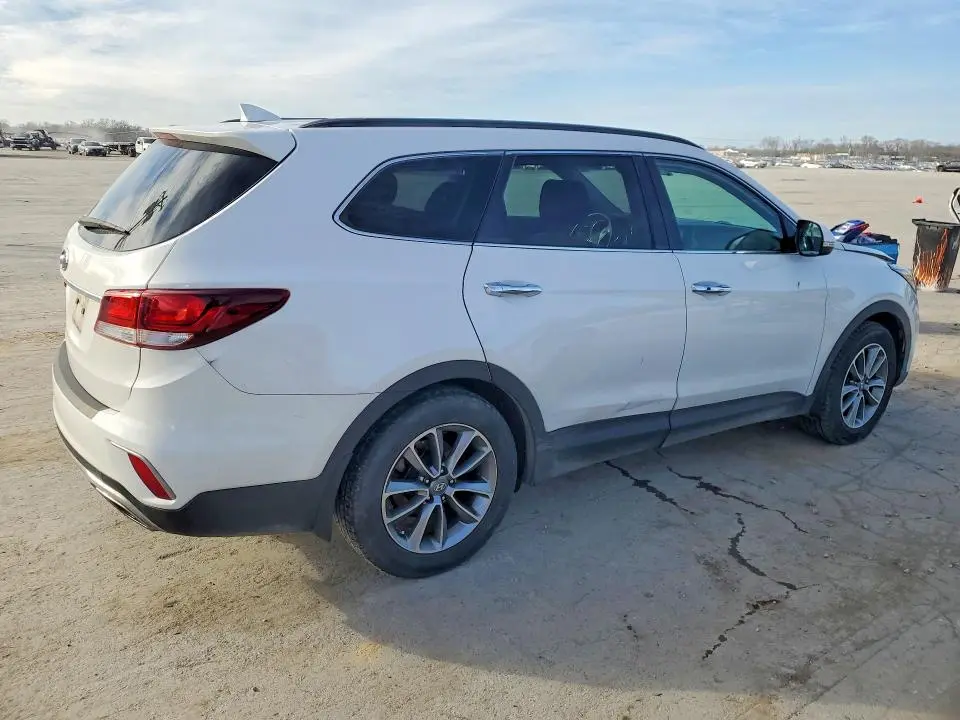 2018 HYUNDAI SANTA FE SE  