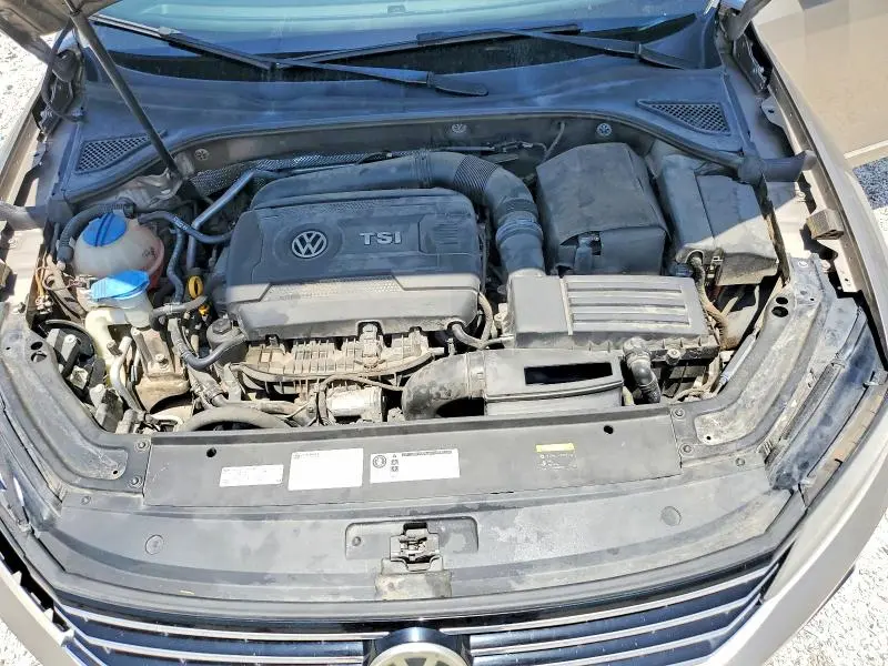 2016 VOLKSWAGEN PASSAT SE  