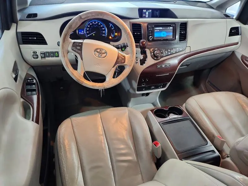 2013 TOYOTA SIENNA XLE 8-PASSENGER  