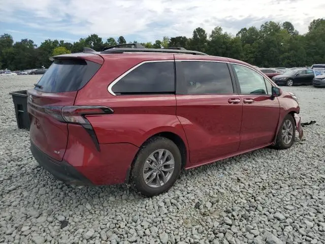 2025 TOYOTA SIENNA XLE