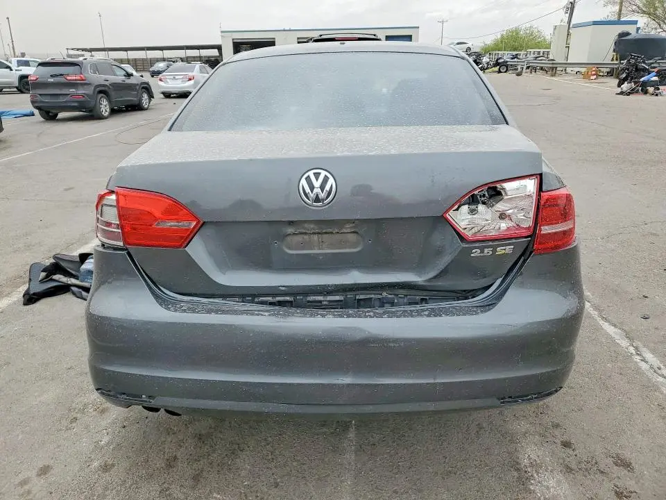 2011 VOLKSWAGEN JETTA SE  