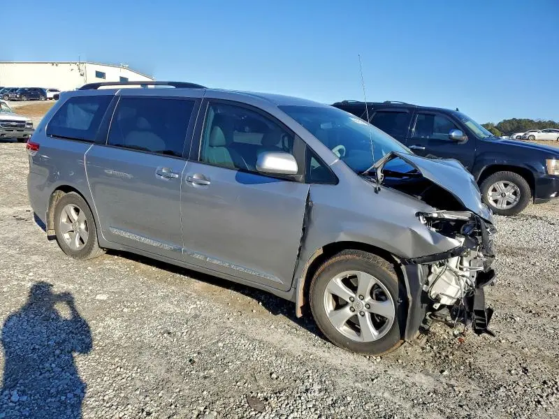 2013 TOYOTA SIENNA LE  