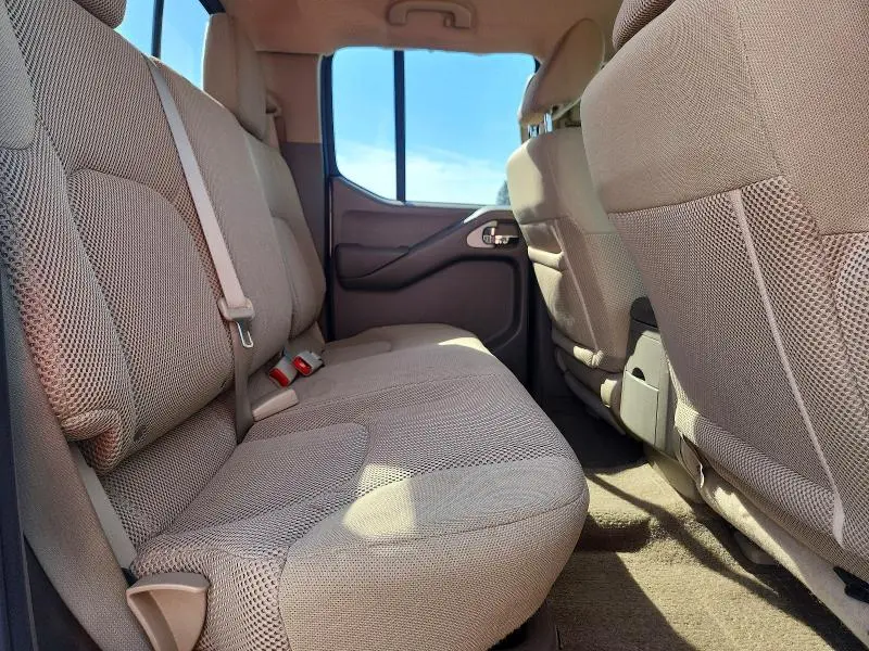 2015 NISSAN FRONTIER SV  