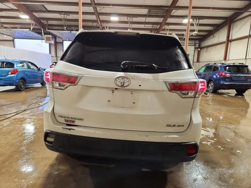 2016 TOYOTA HIGHLANDER XLE  