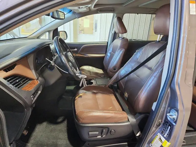 2015 TOYOTA SIENNA LIMITED PREMIUM 7-PASSENGER  