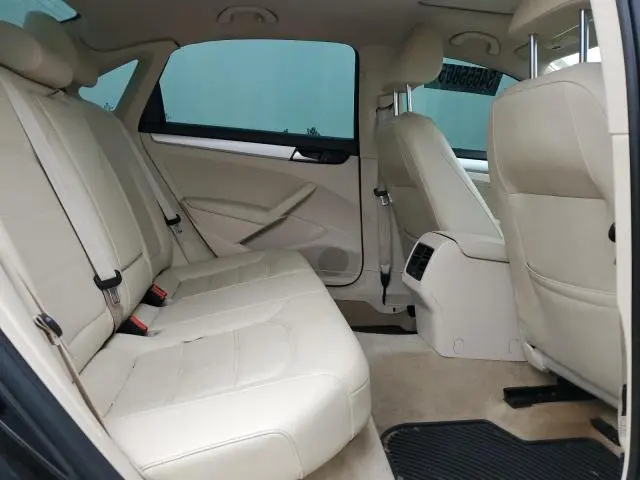 2013 VOLKSWAGEN PASSAT SE