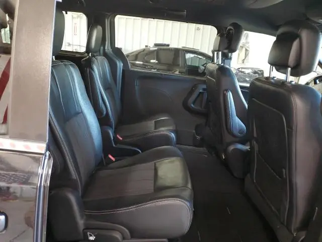 2015 CHRYSLER TOWN & COUNTRY S  