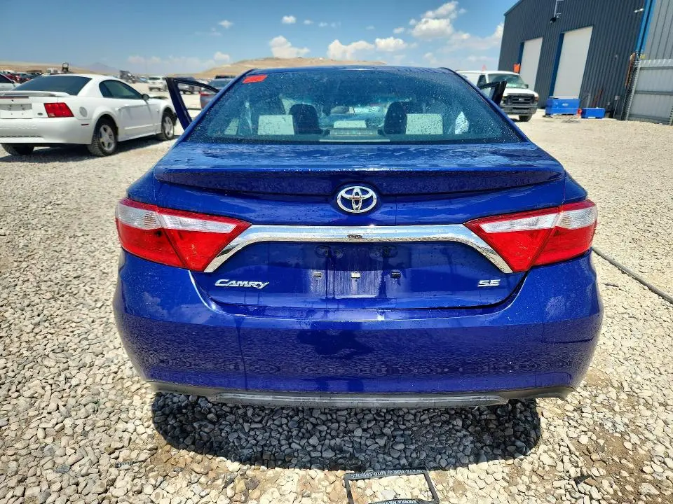 2016 TOYOTA CAMRY SE  