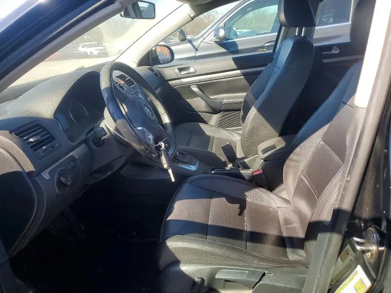 2010 VOLKSWAGEN JETTA SE  