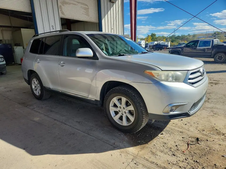 2012 TOYOTA HIGHLANDER SE  