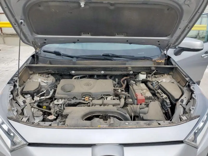 2021 TOYOTA RAV4 XLE  