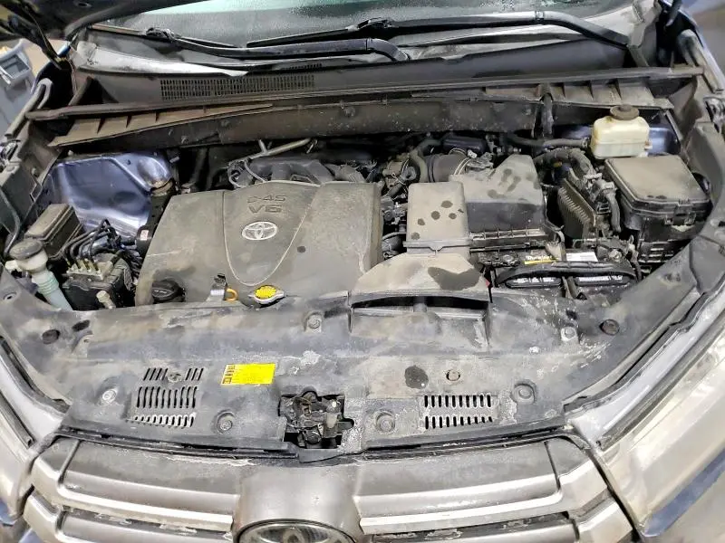 2017 TOYOTA HIGHLANDER SE  