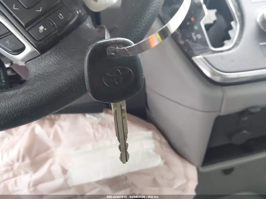 2019 TOYOTA SIENNA LE 8 PASSENGER