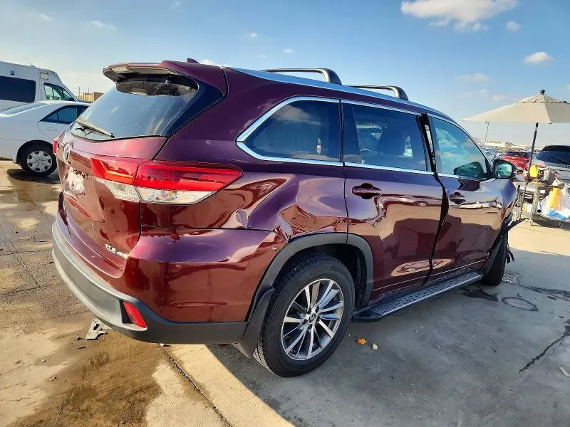 2018 TOYOTA HIGHLANDER SE  