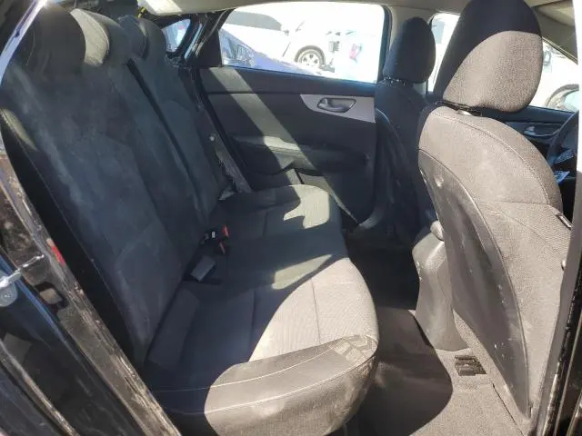 2023 KIA FORTE LX  
