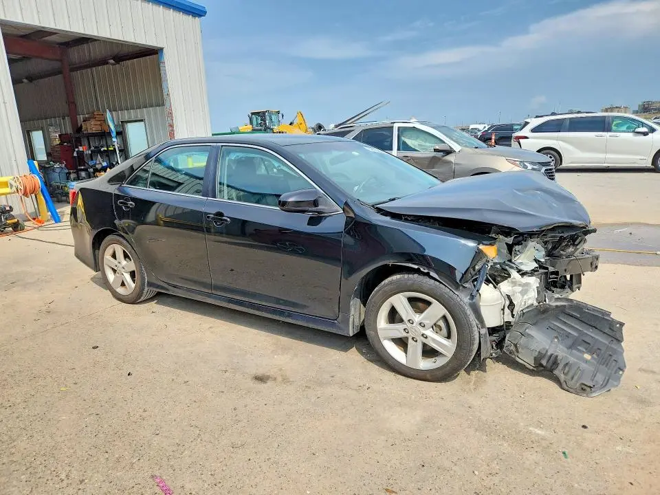 2014 TOYOTA CAMRY SE  