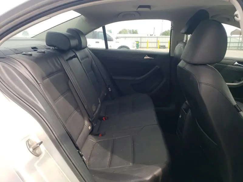 2011 VOLKSWAGEN JETTA SE  