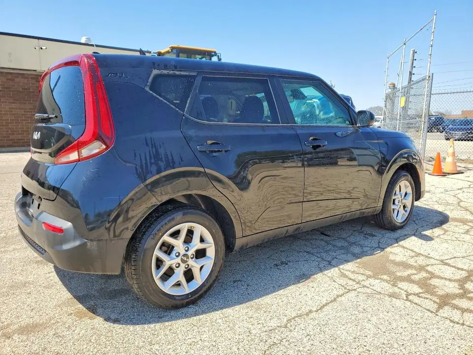 2022 KIA SOUL LX  