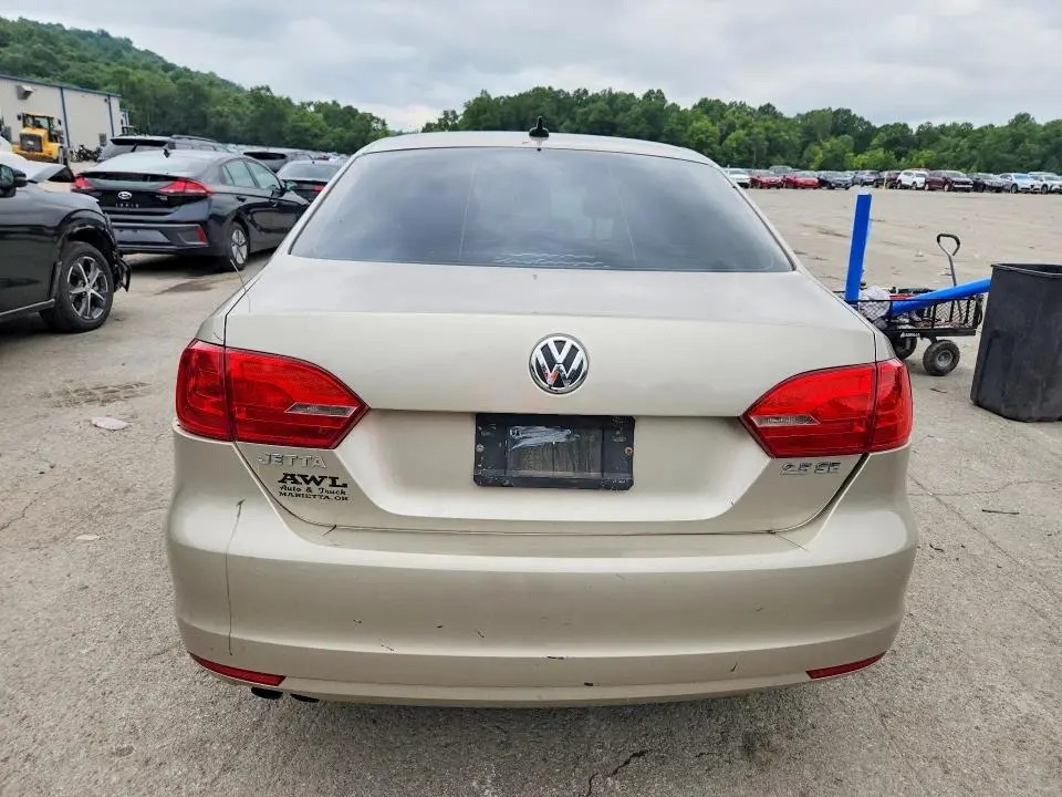 2013 VOLKSWAGEN JETTA SE  