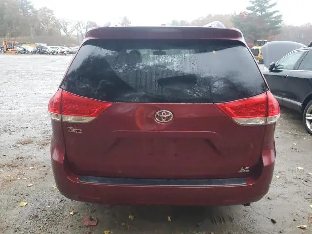 2013 TOYOTA SIENNA LE  