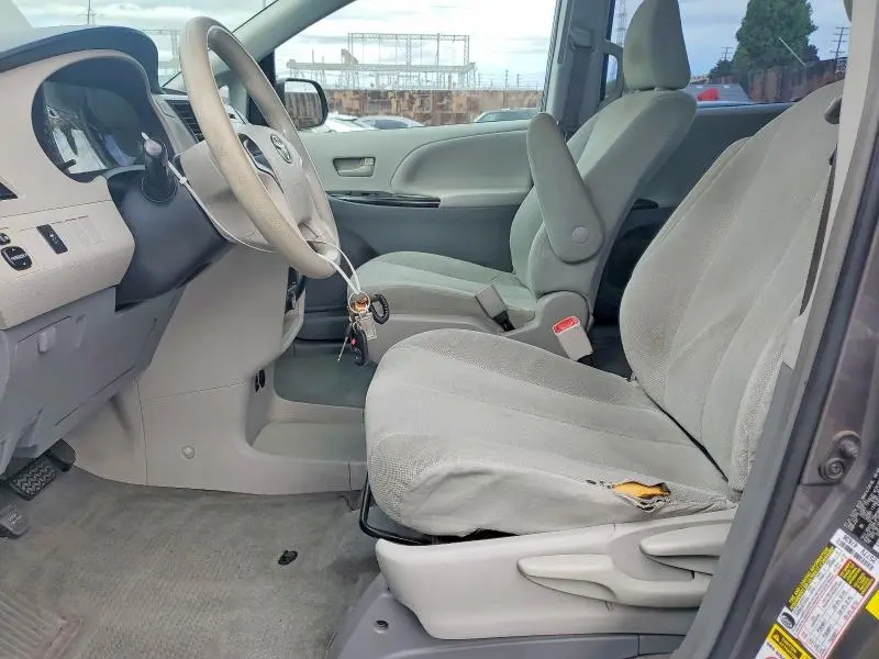2014 TOYOTA SIENNA L 7-PASSENGER  