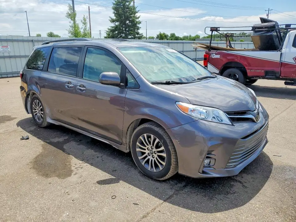 2020 TOYOTA SIENNA XLE 8-PASSENGER  