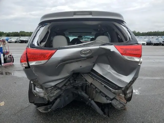 2013 TOYOTA SIENNA XLE  