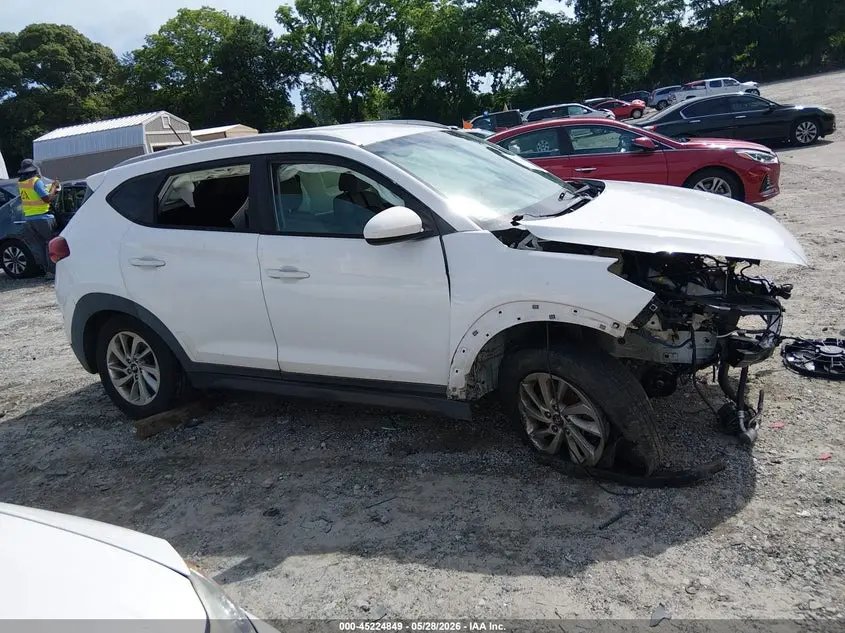 2016 HYUNDAI TUCSON SE