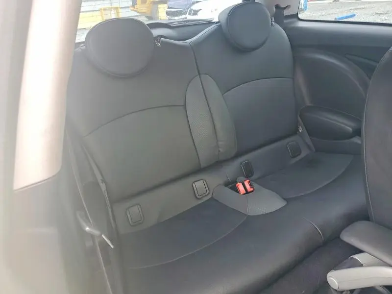 2010 MINI COOPER   
