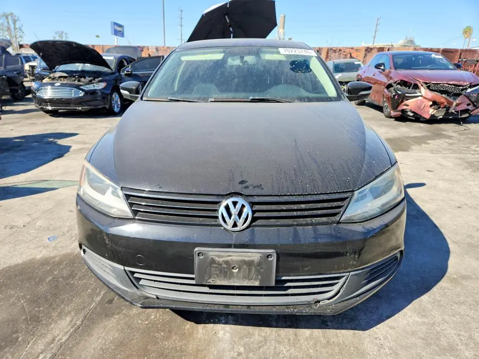 2011 VOLKSWAGEN JETTA SE  