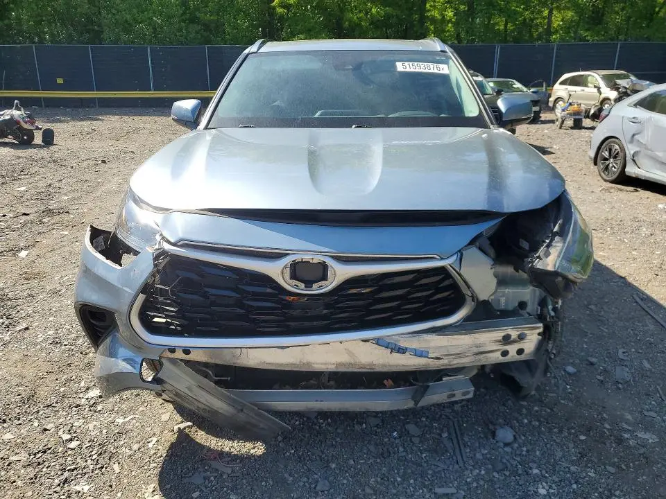 2021 TOYOTA HIGHLANDER XLE  