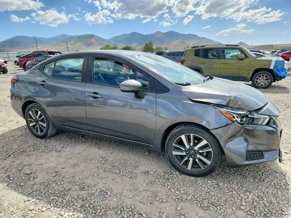 2021 NISSAN VERSA SV  