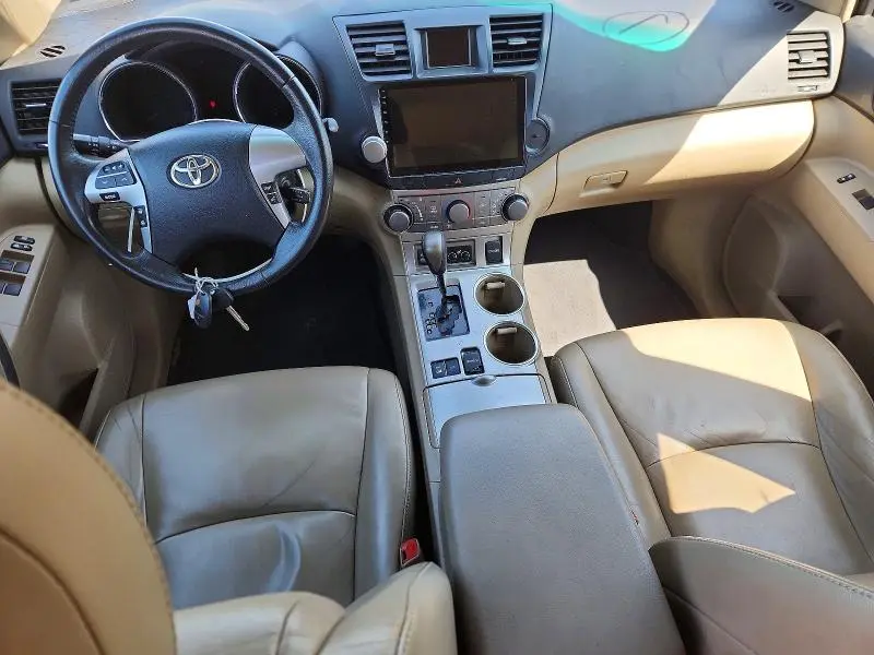 2012 TOYOTA HIGHLANDER SE  