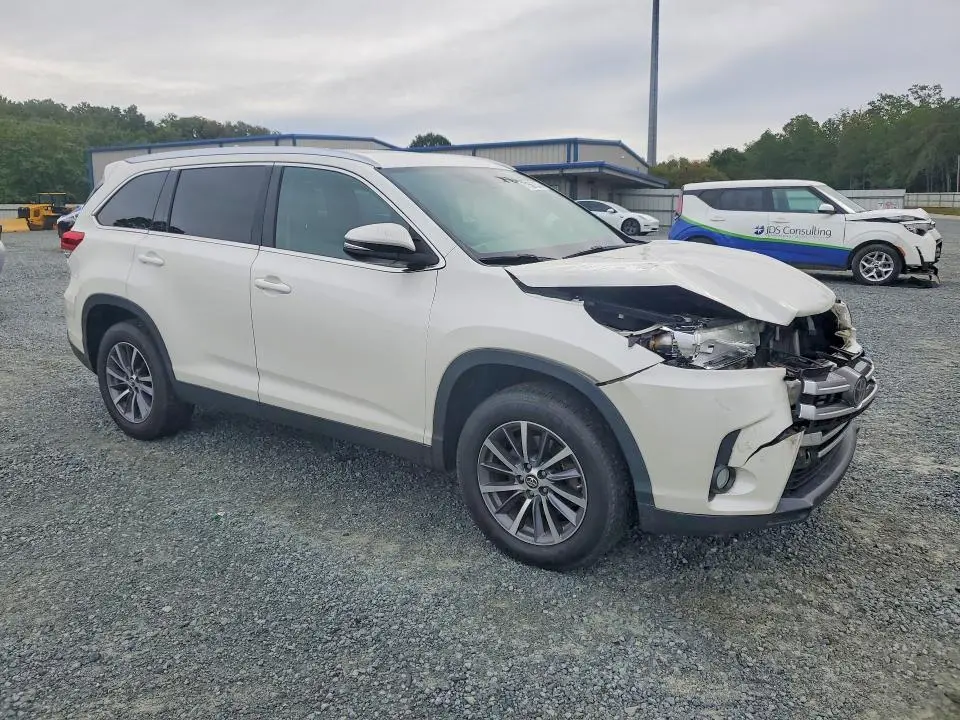 2019 TOYOTA HIGHLANDER XLE  