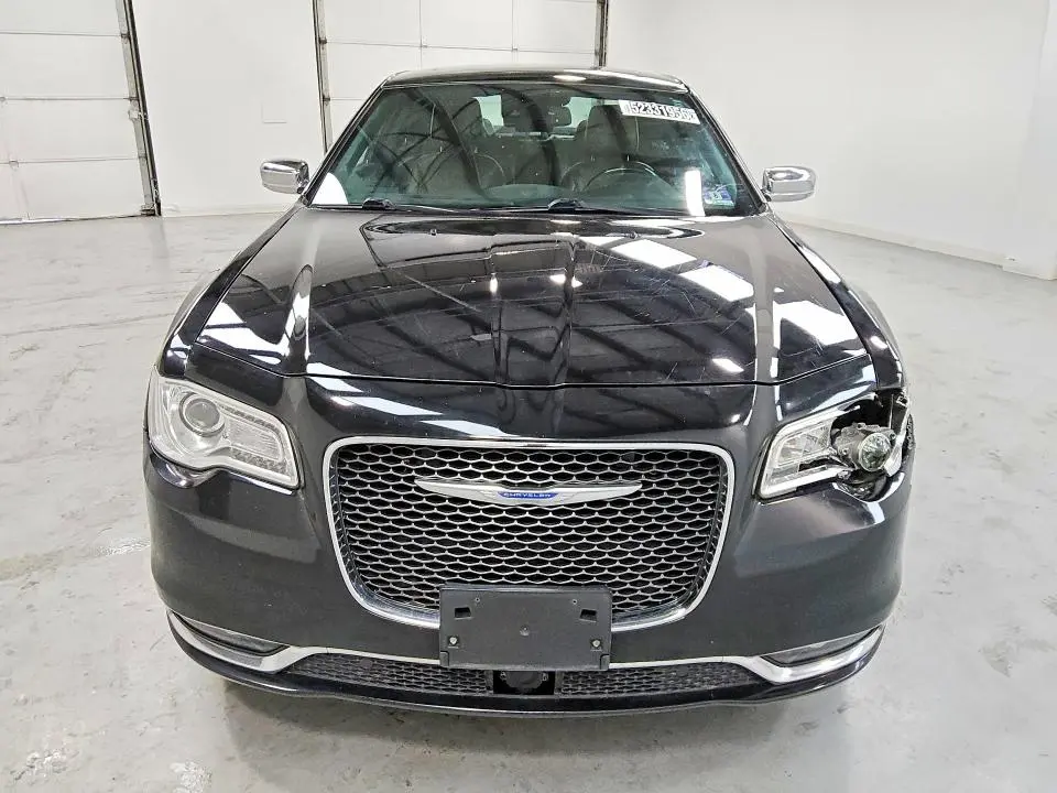 2019 CHRYSLER 300 LIMITED  