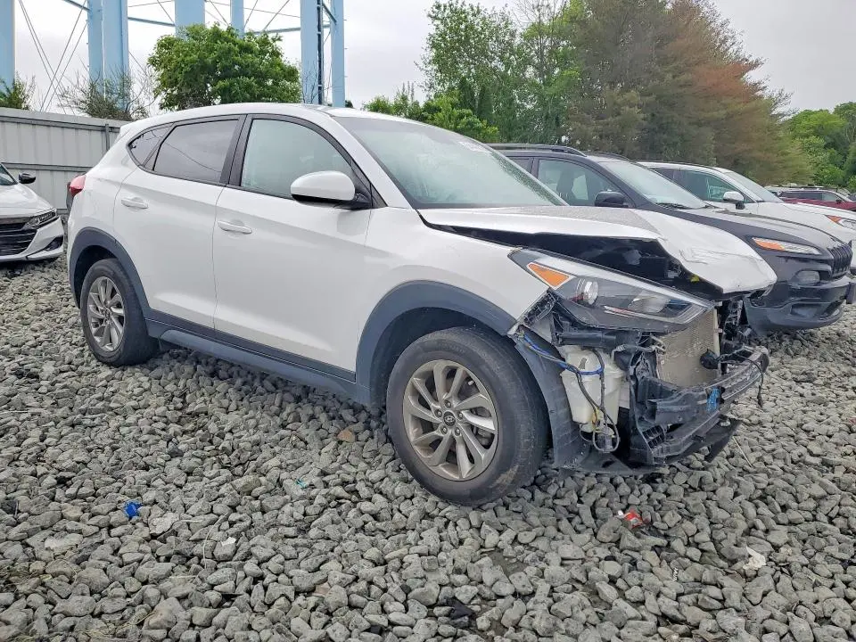 2018 HYUNDAI TUCSON SE  