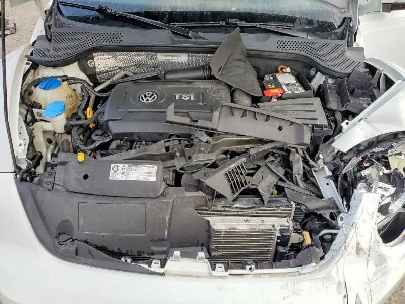 2016 VOLKSWAGEN BEETLE S/SE  