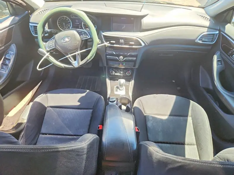 2017 INFINITI QX30 BASE  