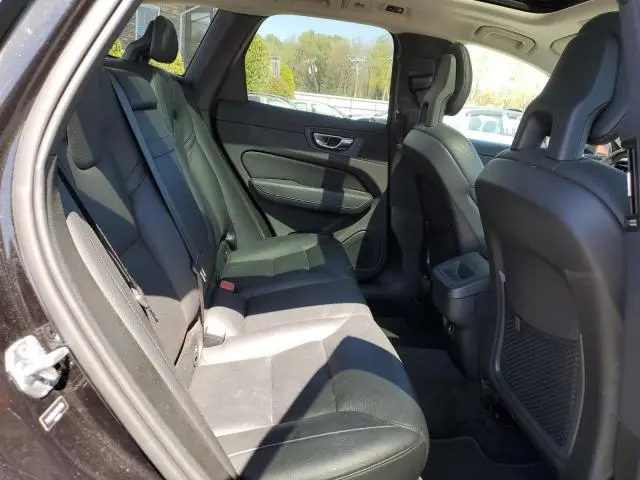 2018 VOLVO XC60 T6 MOMENTUM  