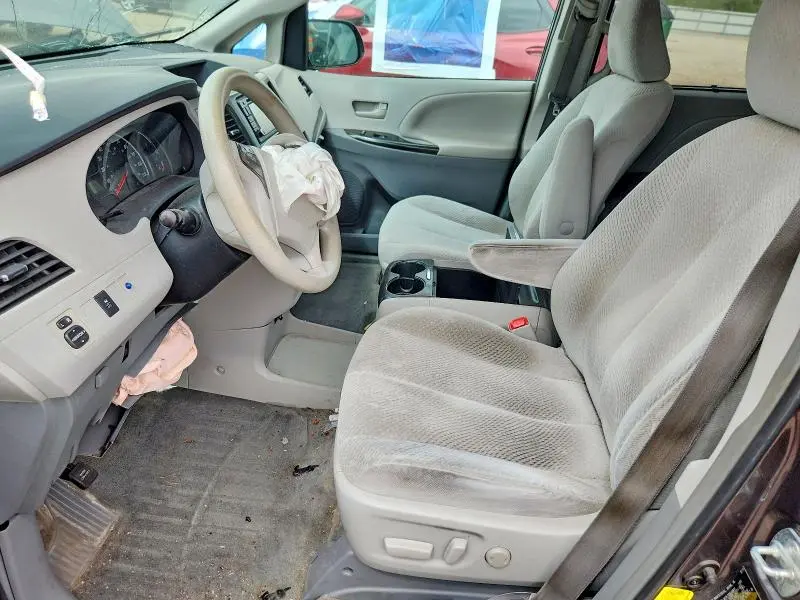 2012 TOYOTA SIENNA LE  