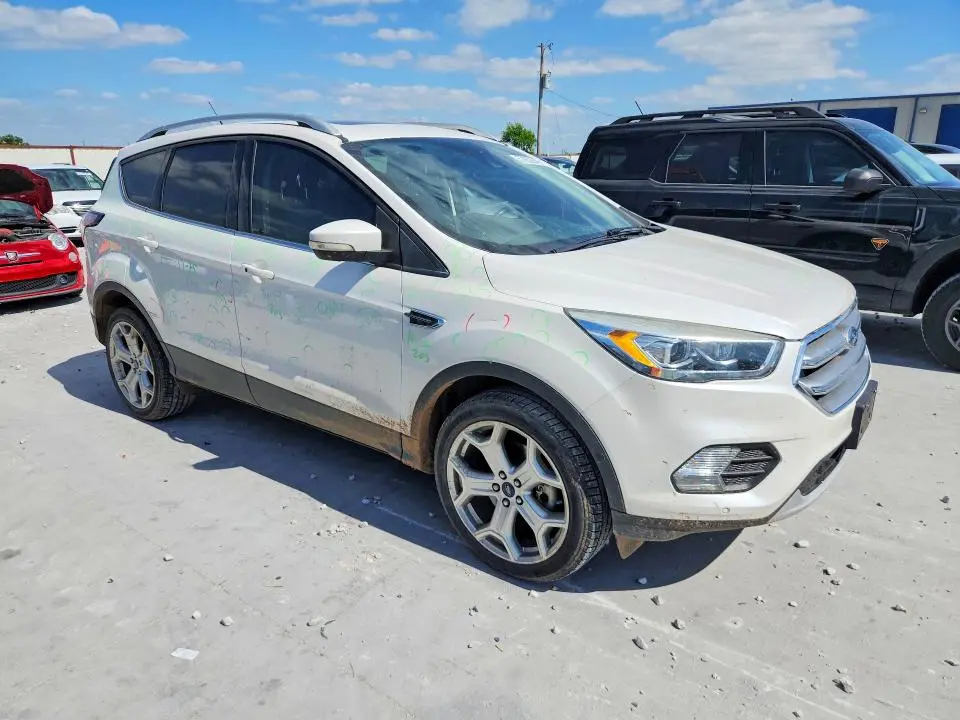 2017 FORD ESCAPE TITANIUM  