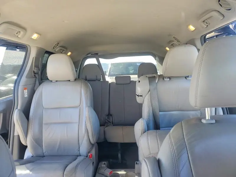 2015 TOYOTA SIENNA XLE 8-PASSENGER  