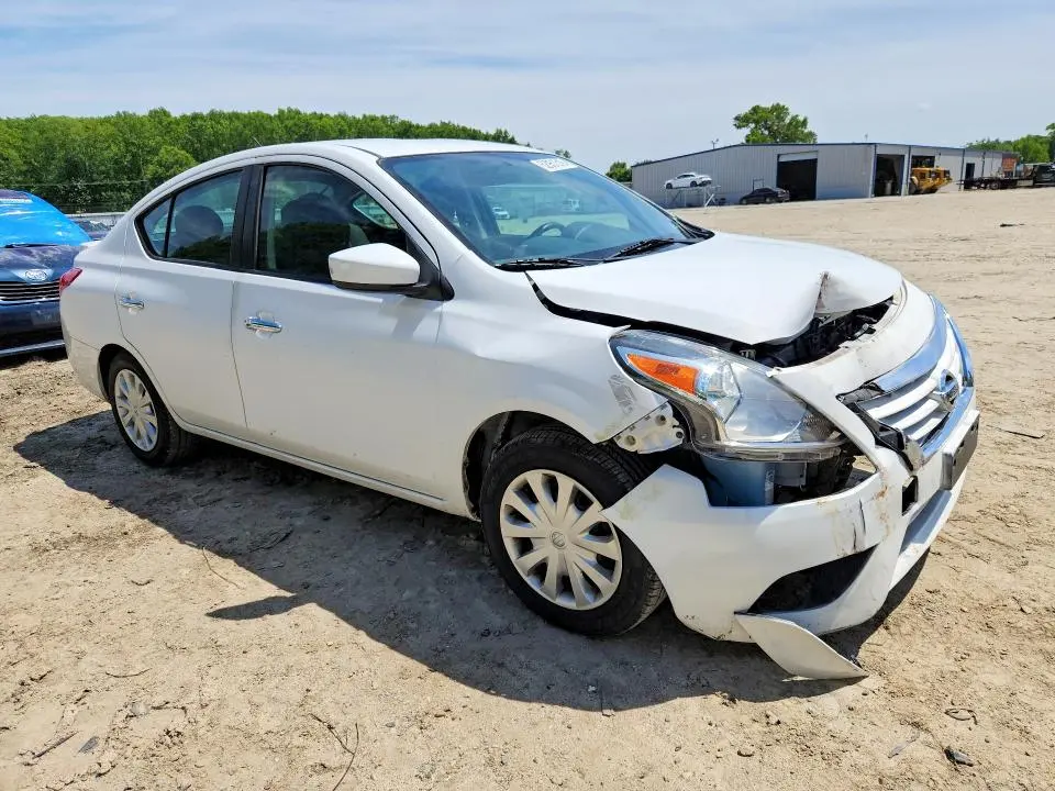 2019 NISSAN VERSA SV  