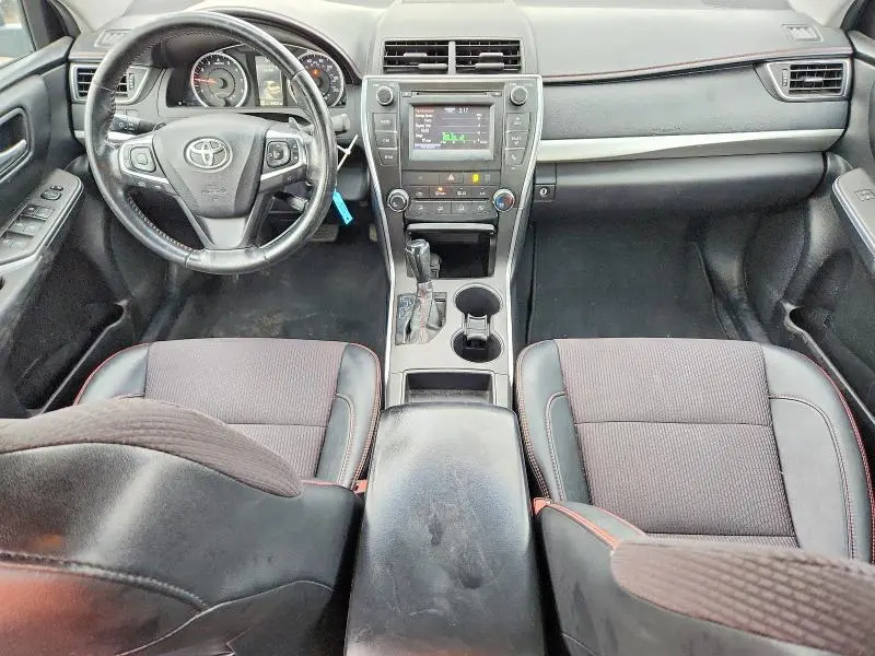 2016 TOYOTA CAMRY SE  