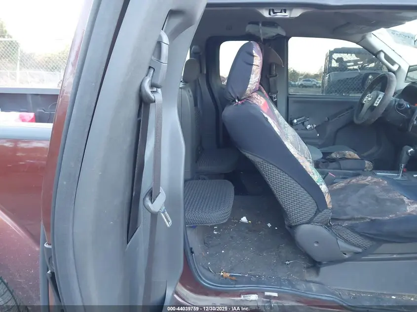 2017 NISSAN FRONTIER SV