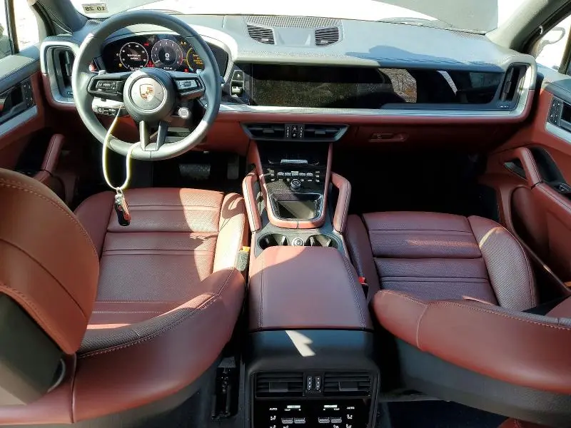 2024 PORSCHE CAYENNE   