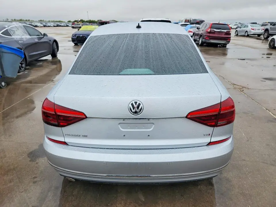 2017 VOLKSWAGEN PASSAT SE  
