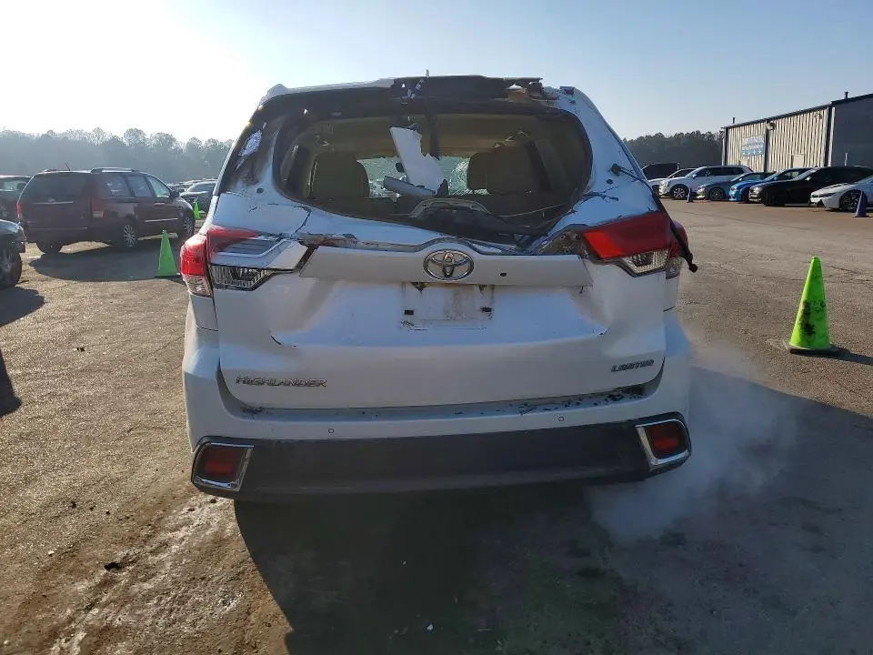 2018 TOYOTA HIGHLANDER LIMITED  