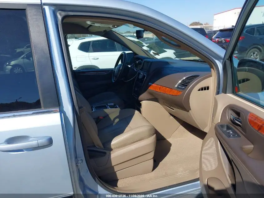 2016 CHRYSLER TOWN & COUNTRY TOURING